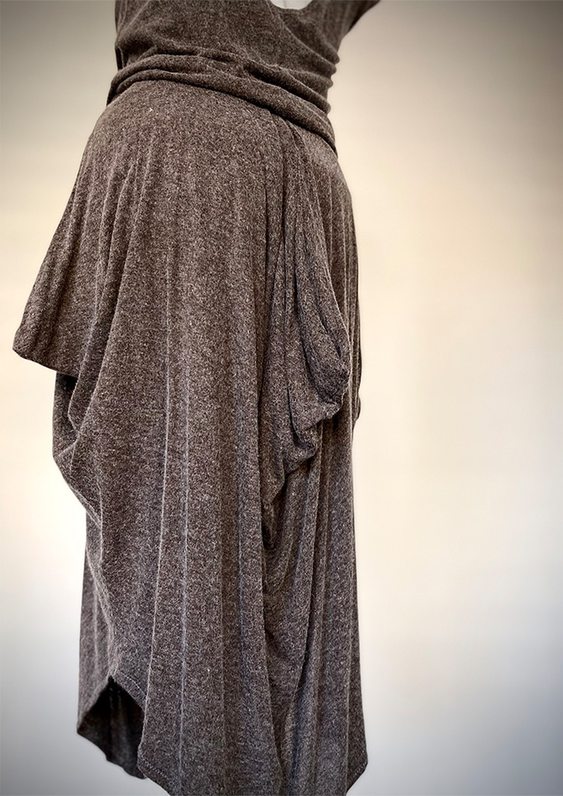 Handmade dress with asymmetrical shilluette. Bio cotton-cashmere. Bottom, back view.