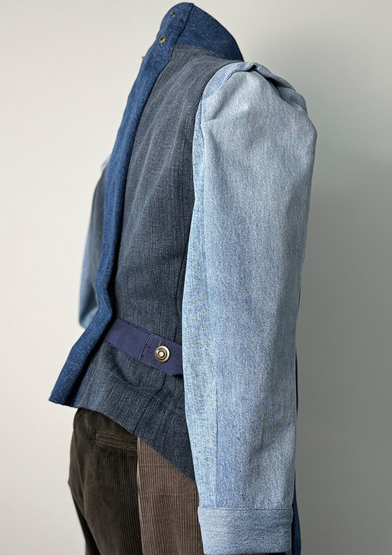 Four-Blues re-upcycled denim jacket, handcrafted in Zürich. Product photo. Right side.