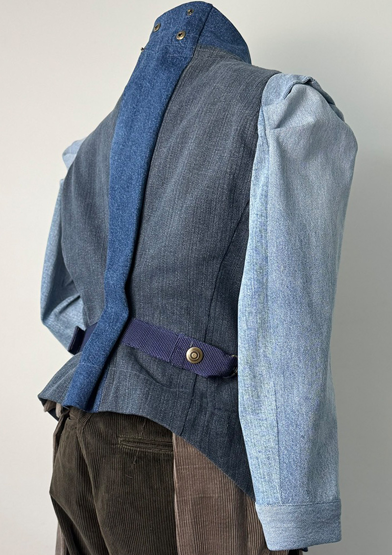 03_Four Blues Jacket Four-Blues re-upcycled denim jacket, handcrafted in Zürich. Product photo. Back side.