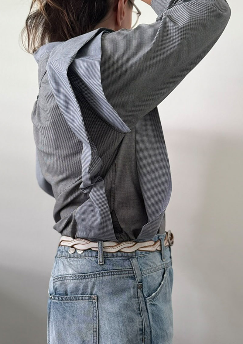 Blouse with big pleats Nr1.2 worn with Bermuda jeans trousers, zoomed right side view. Upcycling logic.